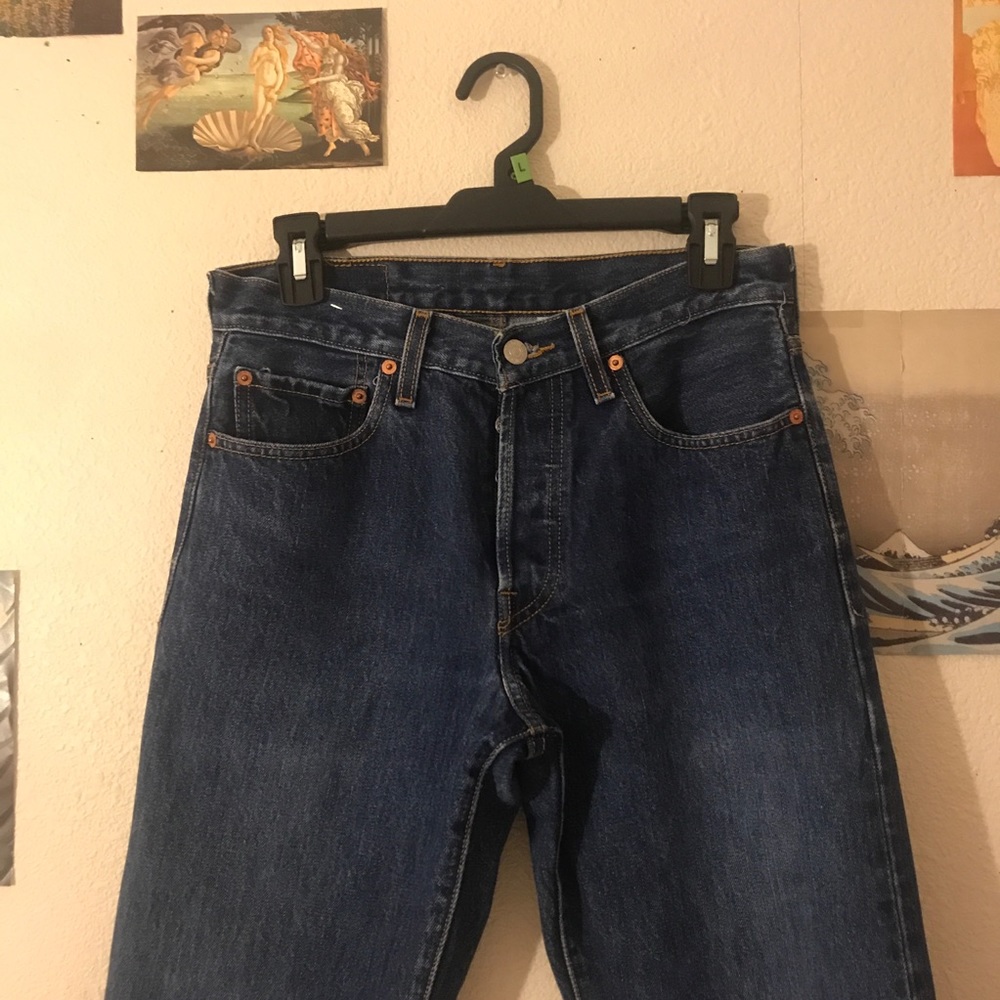 Dark wash Levi’s 501